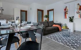 Stunning Penthouse Roof Terrace & Communal Swimming Pool